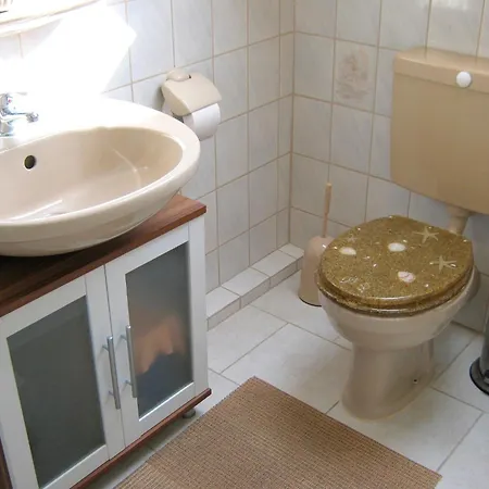 Haus Am - Whg 2 - Strandnah & Ruhig Gelegen Im Ostseebad Daire